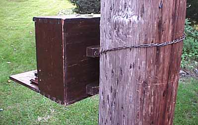 The back of the box showing how the chain is used.